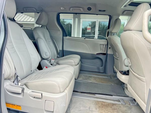 2013 TOYOTA SIENNA