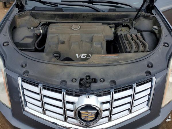 2013 CADILLAC SRX Base — Engine bay