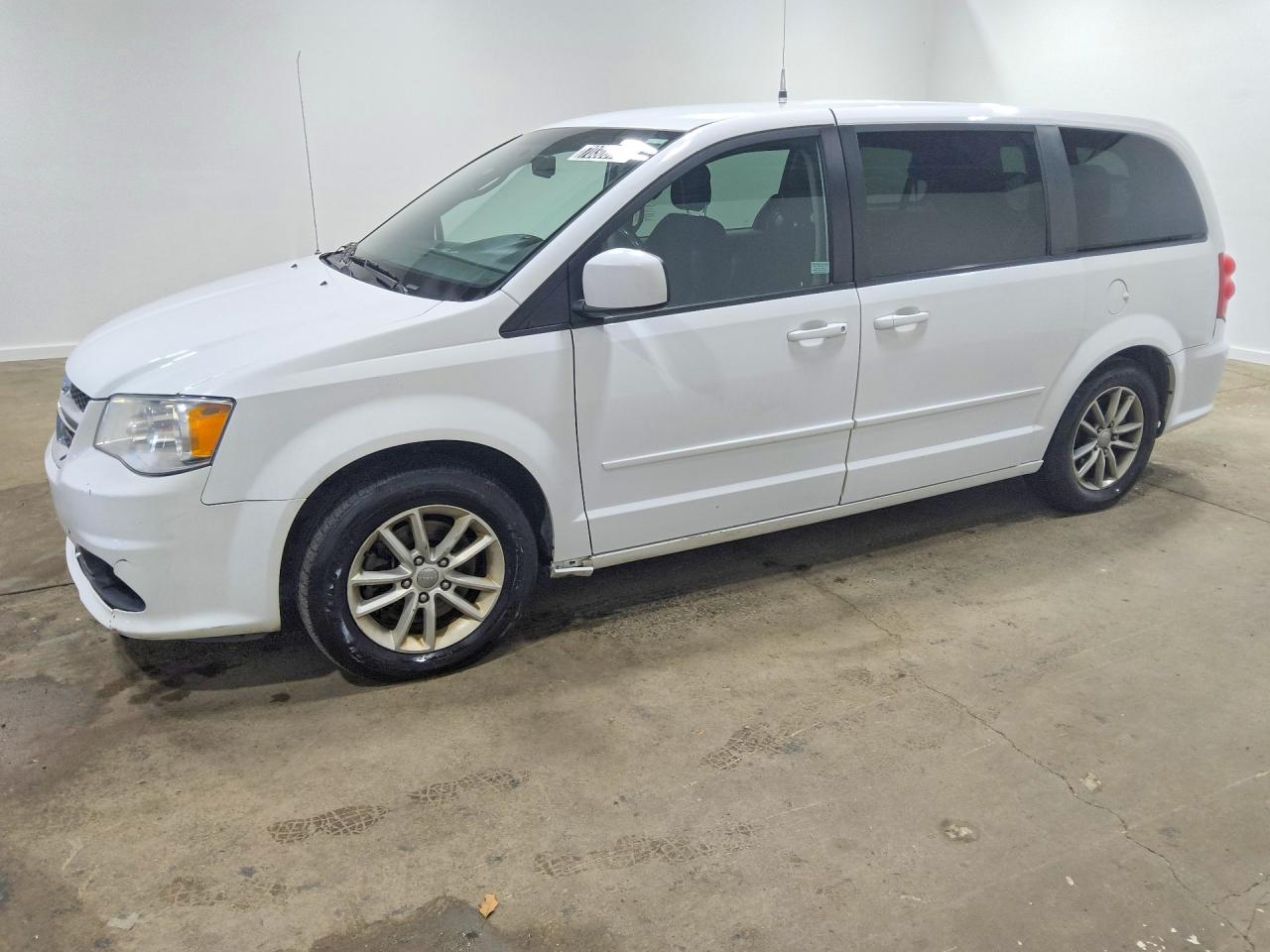 2016 DODGE GRAND CARAVAN SE — Front 3/4