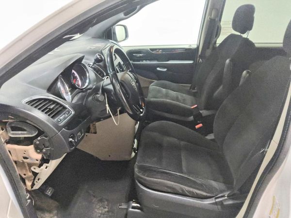 2016 DODGE GRAND CARAVAN SE — DENT