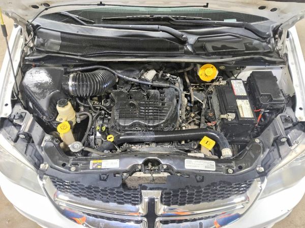 2016 DODGE GRAND CARAVAN SE — Engine bay