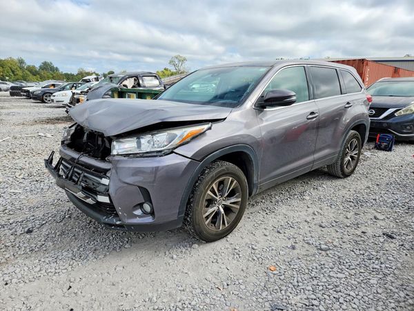 2017 TOYOTA HIGHLANDER — DSFA — Front 3/4