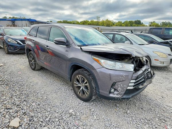 2017 TOYOTA HIGHLANDER LE/LE Plus — Passenger 3/4