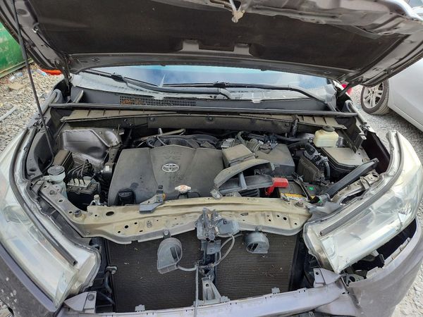 2017 TOYOTA HIGHLANDER LE/LE Plus — Engine bay