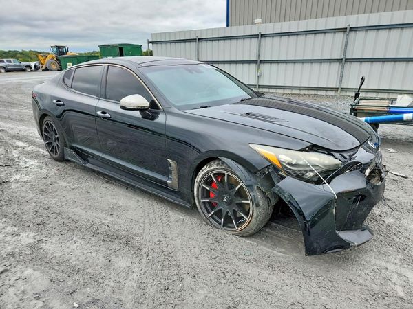 2018 KIA STINGER GT2 — Passenger 3/4