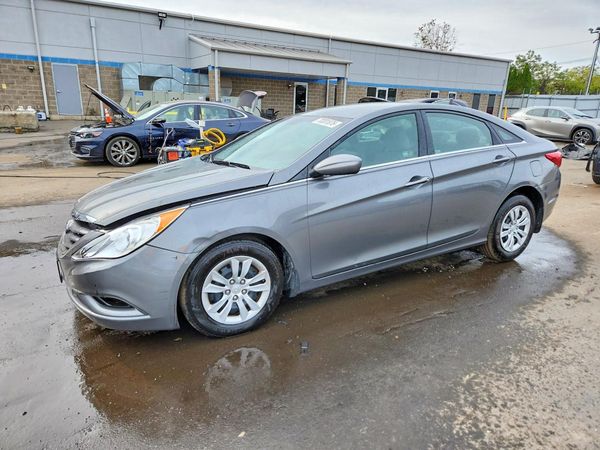 2013 HYUNDAI SONATA GLS/ GLS Popular — Front 3/4