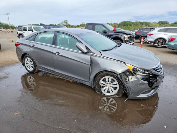 2013 HYUNDAI SONATA GLS/ GLS Popular — Passenger 3/4