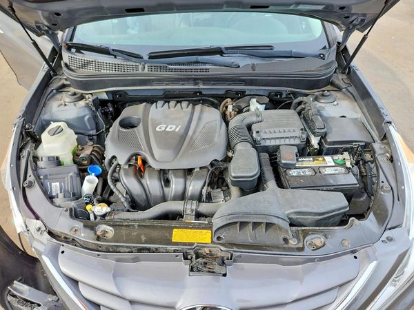 2013 HYUNDAI SONATA GLS/ GLS Popular — Engine bay