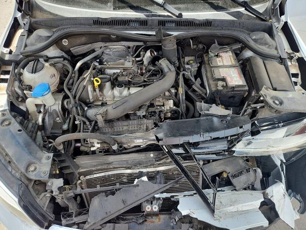 2017 VOLKSWAGEN JETTA S — Engine bay