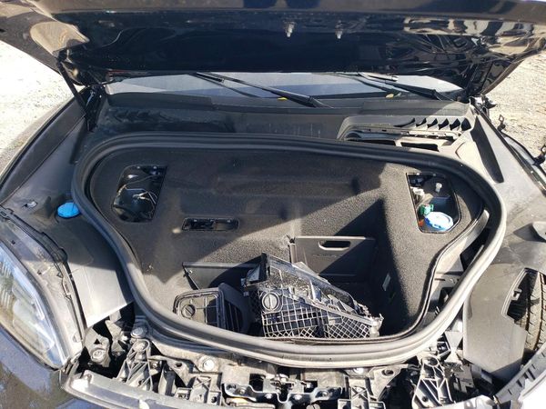 2025 PORSCHE MACAN — Engine bay