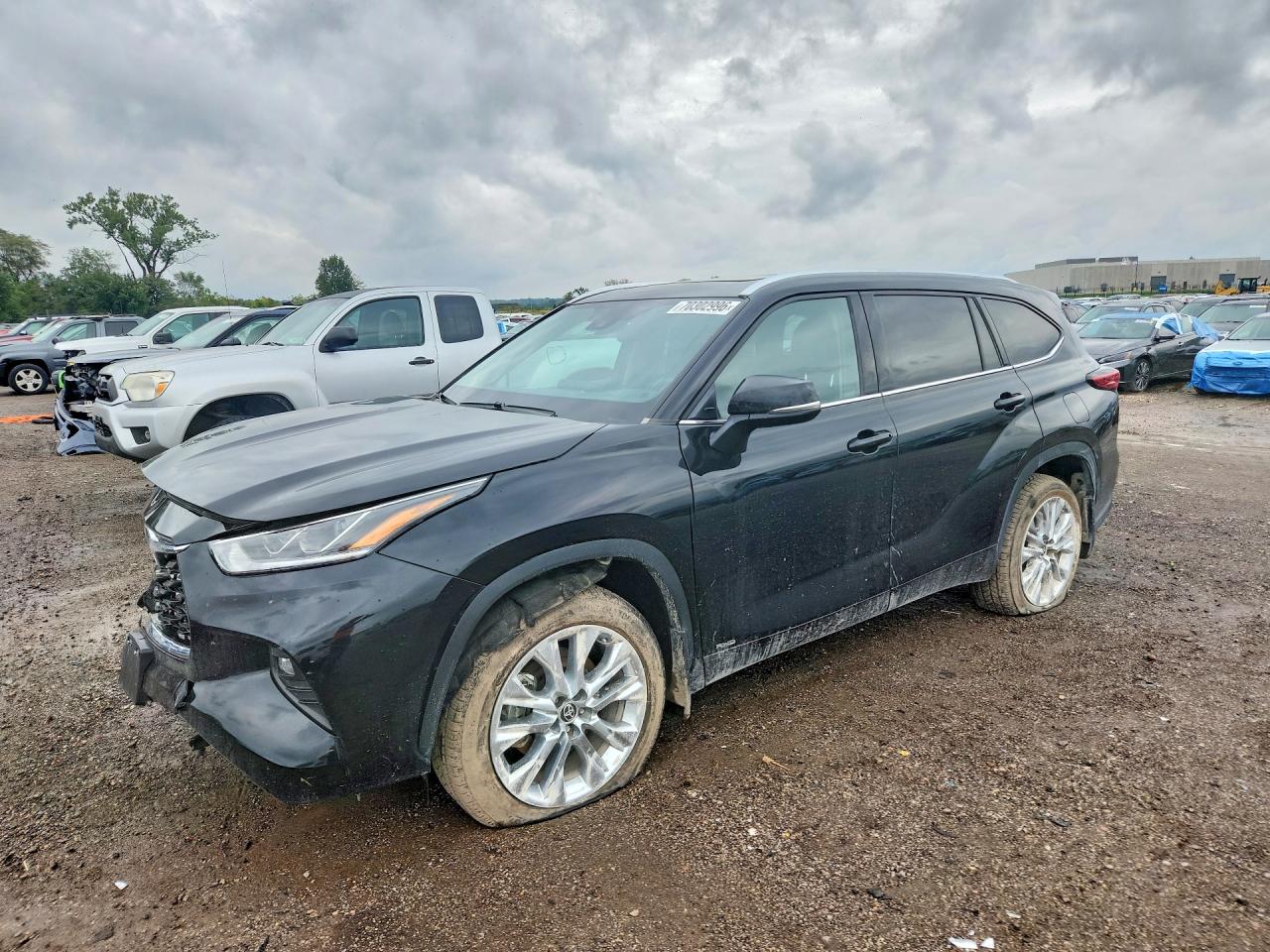 2023 TOYOTA HIGHLANDER Limited — Front 3/4