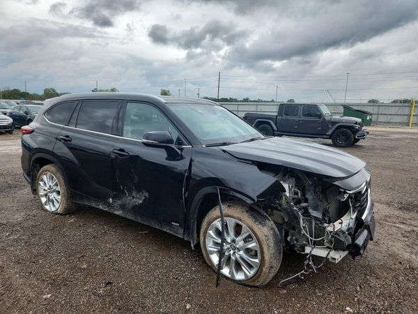 2023 TOYOTA HIGHLANDER Limited — Passenger 3/4