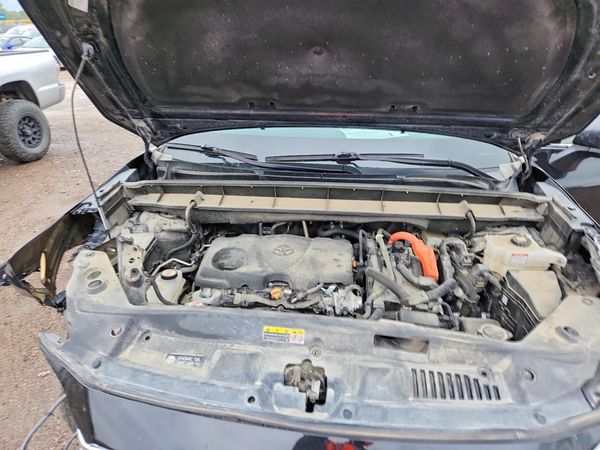 2023 TOYOTA HIGHLANDER Limited — Engine bay