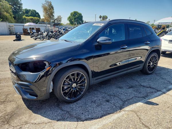 2022 MERCEDES-BENZ GLA — DSFA — Front 3/4