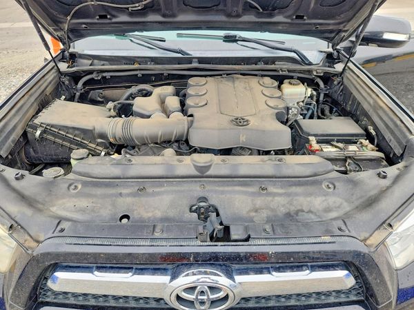 2012 TOYOTA 4RUNNER — Engine bay