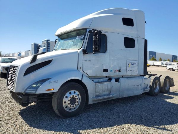 2022 VOLVO VNL — DSFA — Front 3/4