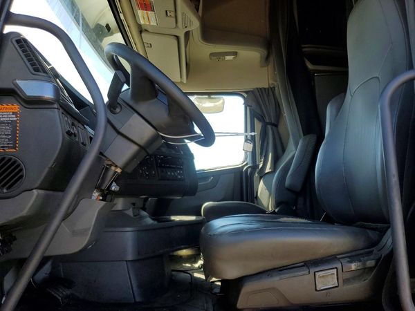 2022 VOLVO VNL — DENT