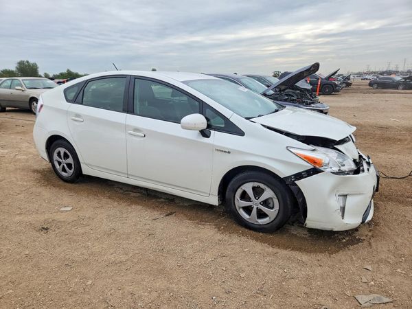 2014 TOYOTA PRIUS — Passenger 3/4