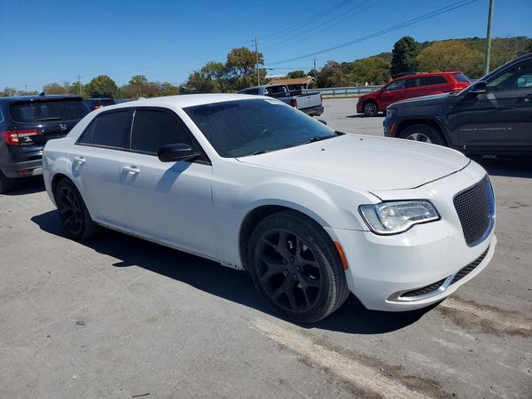 2020 CHRYSLER 300 300 Touring, Limited — Passenger 3/4