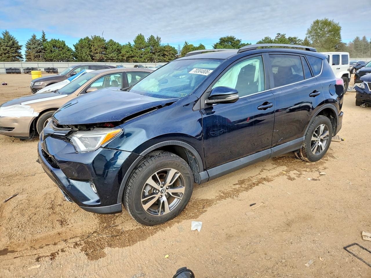 2018 TOYOTA RAV4 Adventure/XLE — Front 3/4