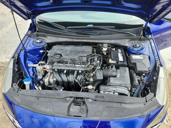 2022 HYUNDAI ELANTRA SEL — Engine bay
