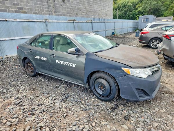 2014 TOYOTA CAMRY — Passenger 3/4