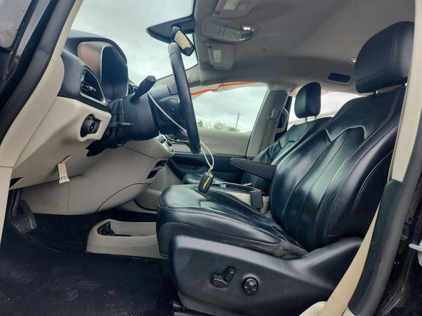 2019 CHRYSLER PACIFICA Touring L — DENT