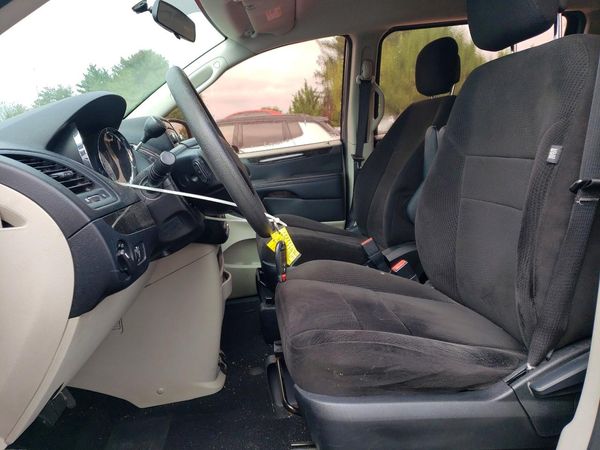 2012 DODGE GRAND CARAVAN SE — DENT