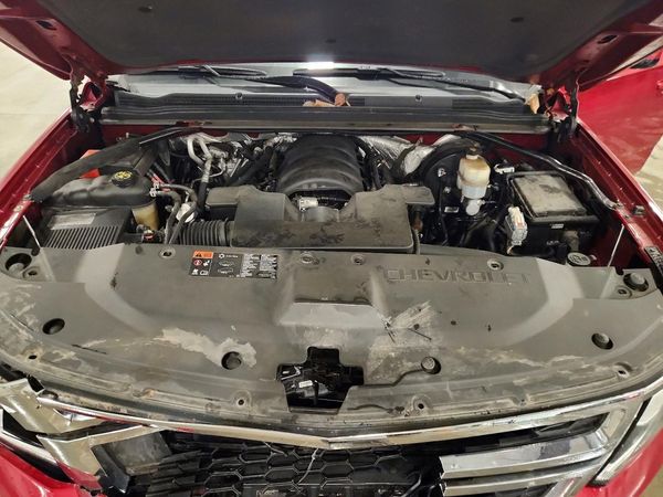 2015 CHEVROLET SUBURBAN LT — Engine bay