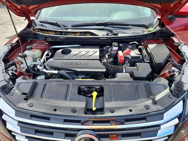 2025 NISSAN ROGUE SV — Engine bay