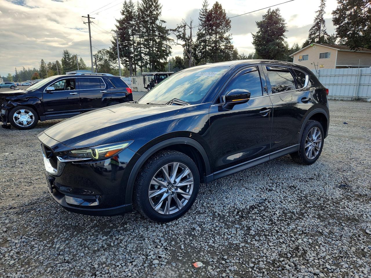 2019 MAZDA CX-5 Grand Touring — Front 3/4