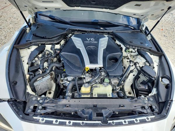 2018 INFINITI Q50 — Engine bay