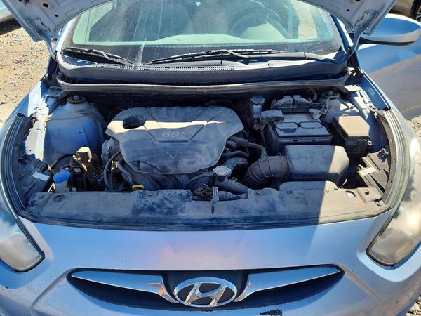 2012 HYUNDAI ACCENT GLS (Middle grade) — Engine bay