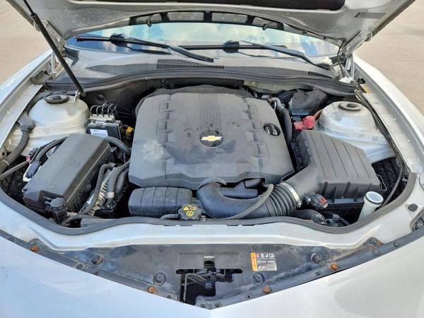 2014 CHEVROLET CAMARO 2LS — Engine bay
