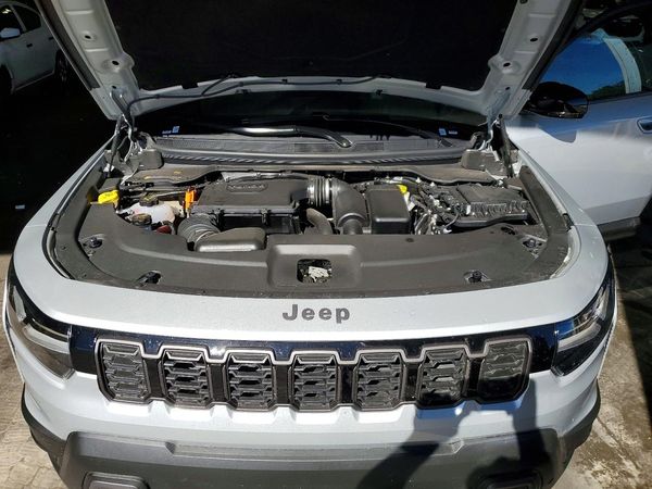 2026 JEEP CHEROKEE Overland — Engine bay