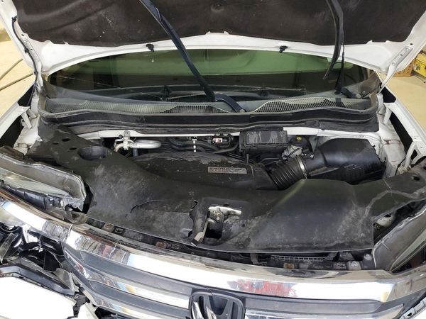 2016 HONDA PILOT EXL — Engine bay