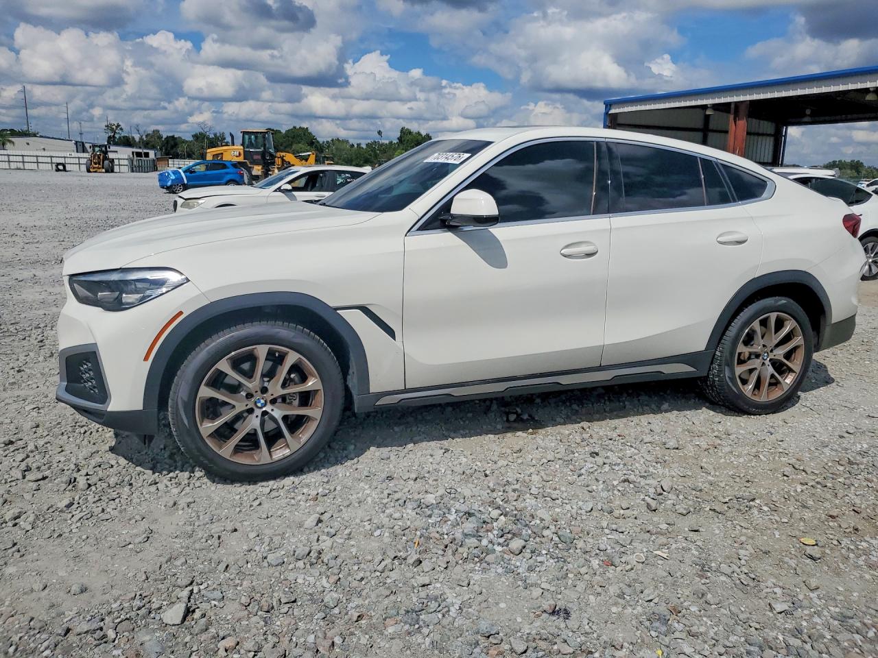 2022 BMW X6 xDrive40i — Front 3/4