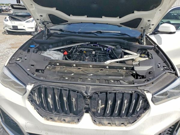 2022 BMW X6 xDrive40i — Engine bay