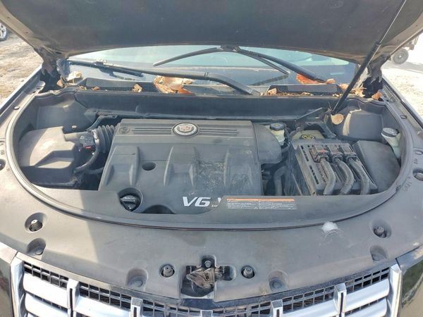 2015 CADILLAC SRX Luxury — Engine bay