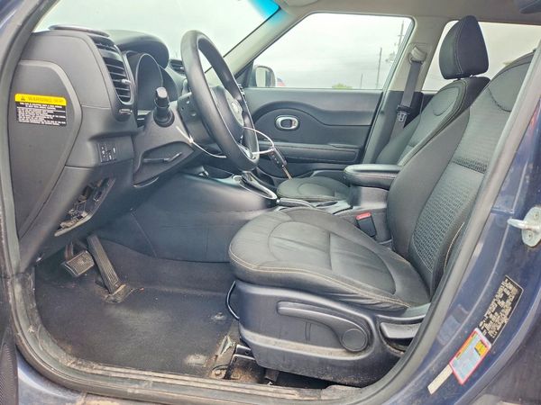 2016 KIA SOUL Exclaim — DENT