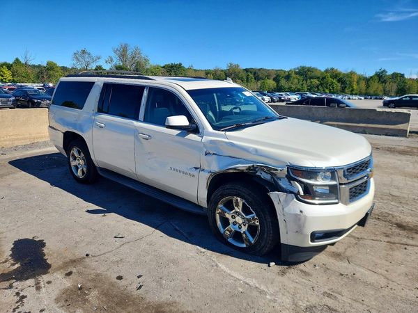 2015 CHEVROLET SUBURBAN LT — Passenger 3/4