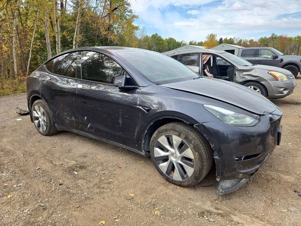 2024 TESLA MODEL Y — Passenger 3/4