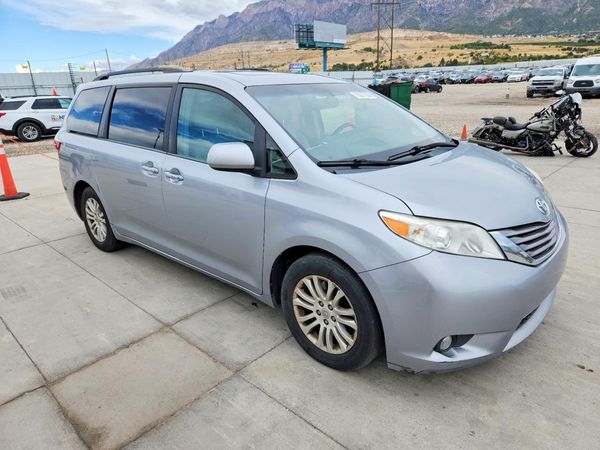 2016 TOYOTA SIENNA — Passenger 3/4