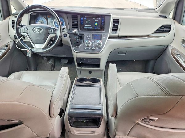 2016 TOYOTA SIENNA — CKPT