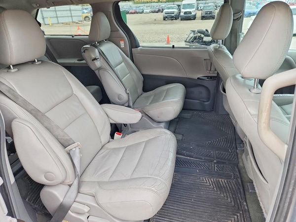 2016 TOYOTA SIENNA — PSRS