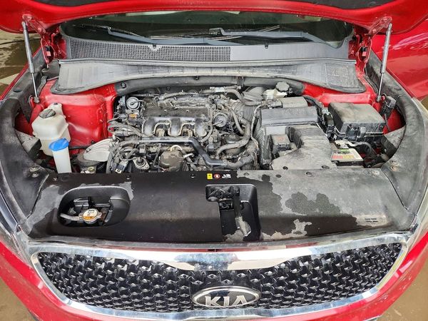 2017 KIA SORENTO EX — Engine bay