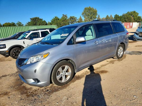2013 TOYOTA SIENNA — DSFA — Front 3/4