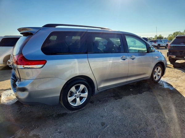 2013 TOYOTA SIENNA — PSRA
