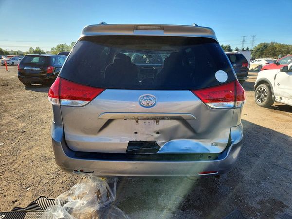 2013 TOYOTA SIENNA — DIRR