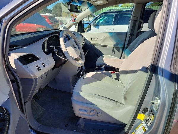 2013 TOYOTA SIENNA — DENT